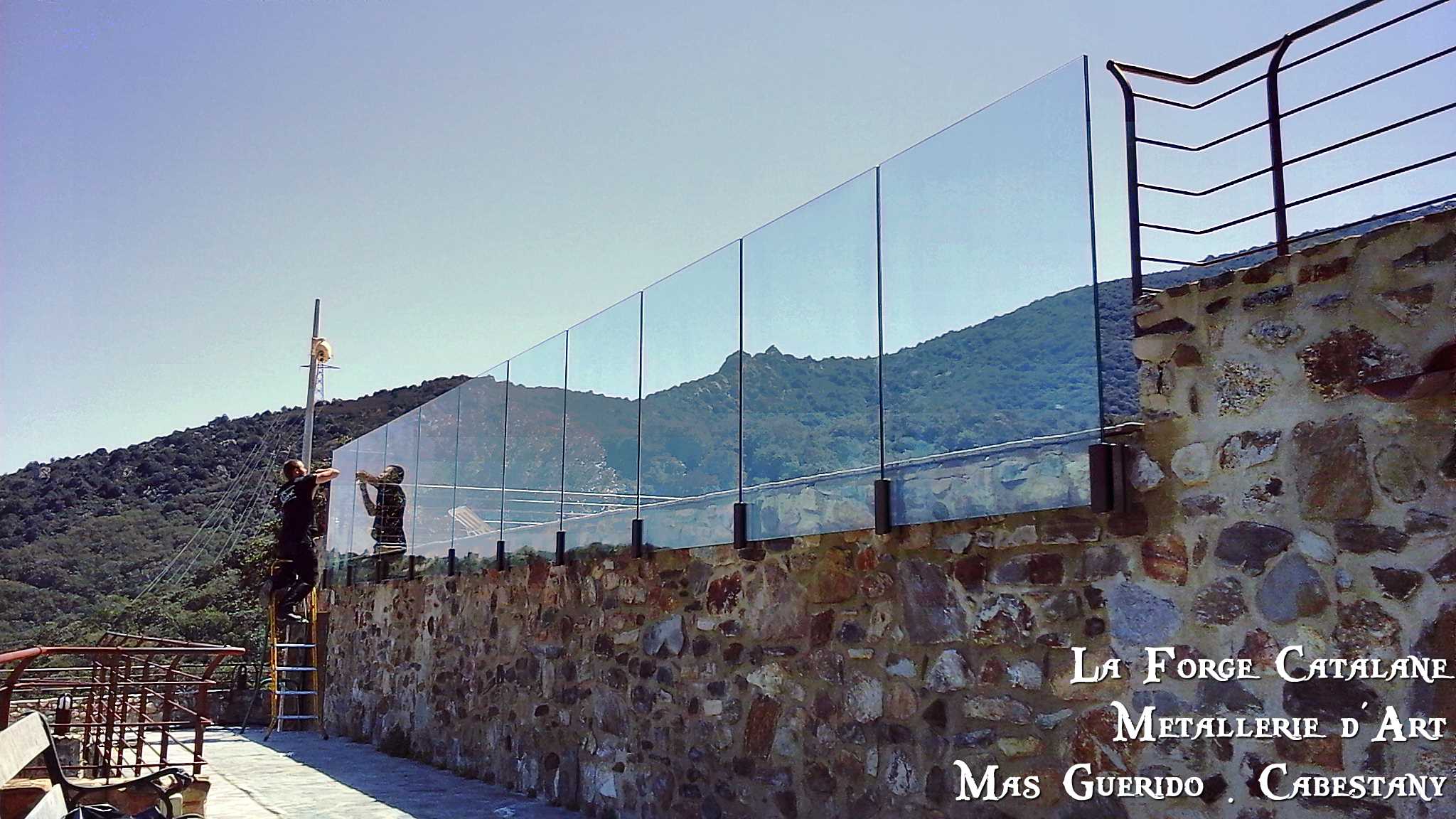 Rambarde vitrage integral Qrailing sans poteaux ni main courante forge catalane 2.jpg